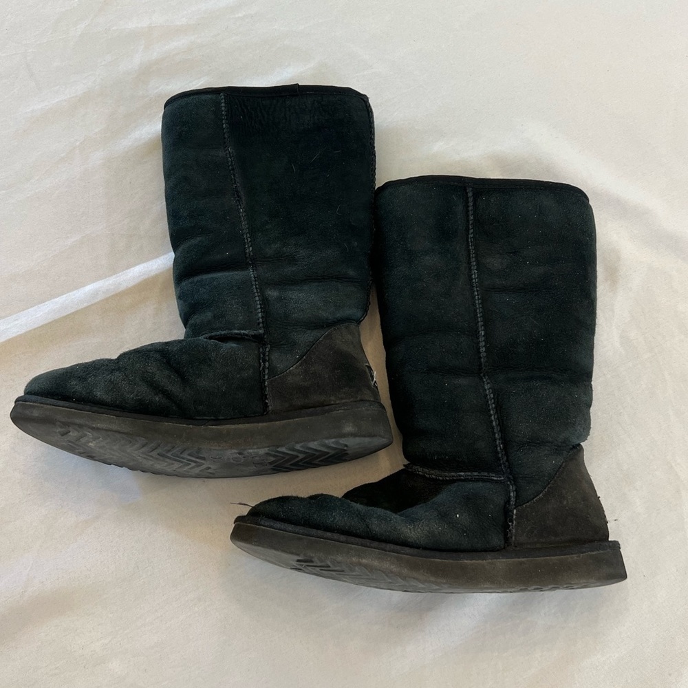 UGG Women's Classic Tall Boot, Black, Size 8 - Picture 4 of 5